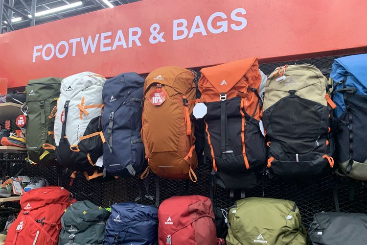 Tas carrier Eiger tipe Escapade 25 dijual seharga mulai Rp 800.000-an untuk ukuran 25 liter di Indofest 2025.