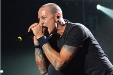 Saat Mike Shinoda Mengenang Chester Bennington di Post Traumatic Tour