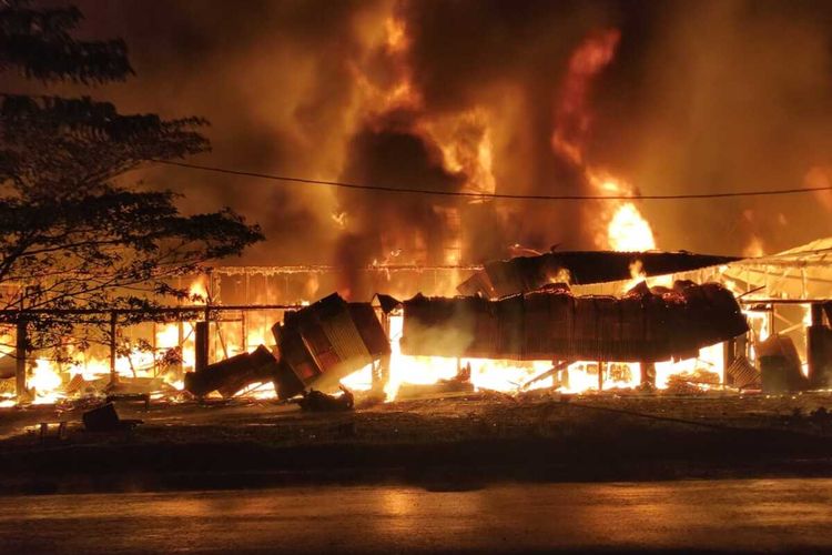 Kebakaran terjadi di Distrik Kenyam dan menyebabkan 11 rumah dan 2 unit Ruko hangus, Nduga, Papua, Selasa (18/10/2022)