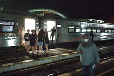 Penumpang KA Bandung-Gambir yang Terhenti di Stasiun Plered Dievakuasi dengan Bus ke Ciganea