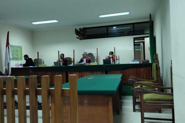 Sidang agenda pembacaan vonis untuk terdakwa M Taufik Rohman dalam perkara tindak pidana karantina kesehatan di Pengadilan Negeri Serang, Banten, Selasa (14/9/2021).