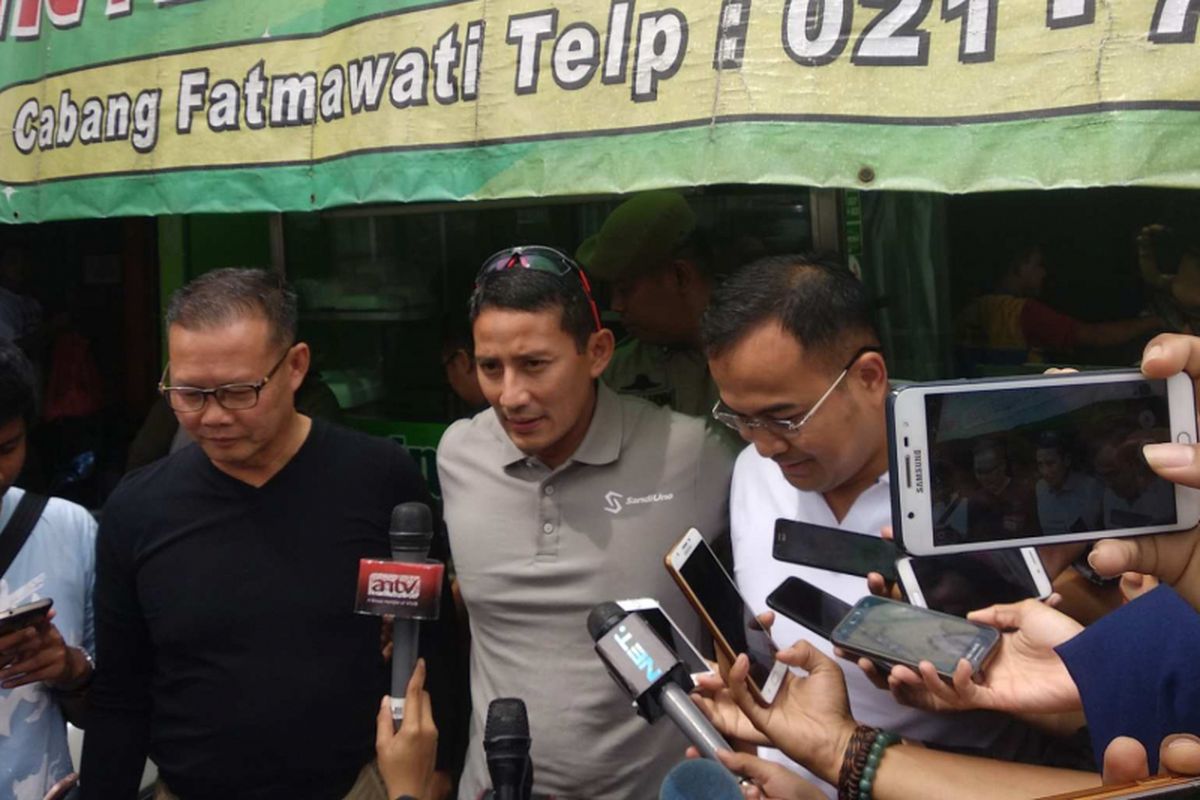 Wakil Gubernur DKI Jakarta Sandiaga Uno di Pempek Pak Raden Jalan Raya Fatmawati, Jakarta Selatan, Minggu (21/1/2018).