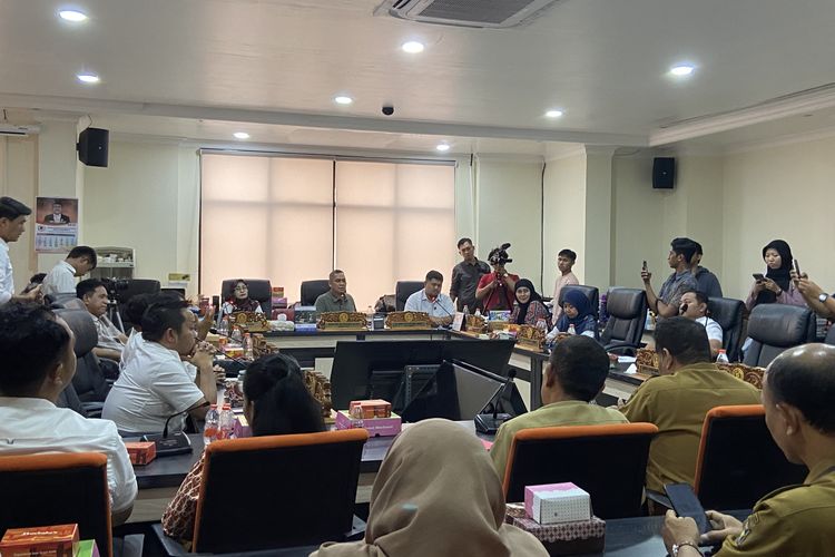 Hearing DPRD Surabaya dengan pengusaha asal Surabaya, Jan Hwa Diana, Selasa (15/4/2025)