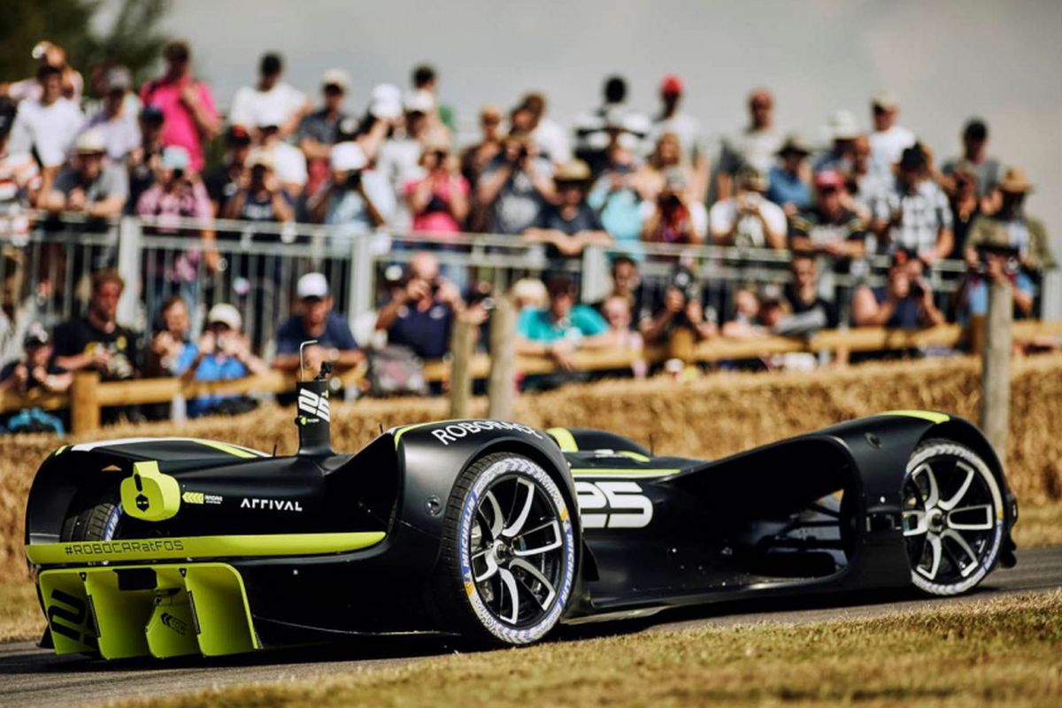 Mobil balap tanpa pengendara dengan sistem autonomous Roborace berhasil debut di Goodwood festival