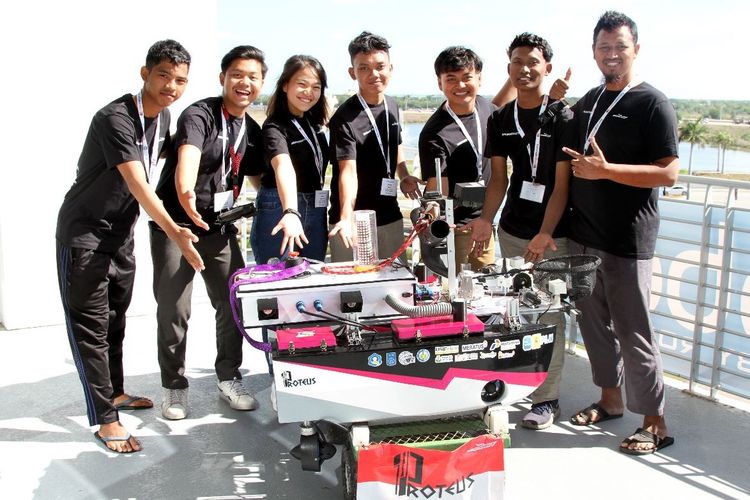 Tim Barunastra Institut Teknologi Sepuluh Nopember (ITS) yang ikut International Roboboat Competition (IRC) 2023 di Sarasota, Florida, Amerika Serikat.