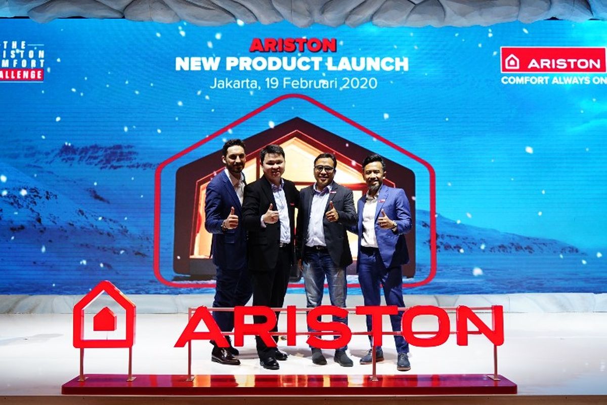 (Kiri ke kanan) President Director PT. Ariston Thermo Indonesia Jacopo Guazzarotti, Marketing Director Ariston Thermo Indonesia Erwin Lim, Commercial Director Ariston Thermo Indonesia Rahmat Rezki, serta tech reviewer Ario Pratomo.