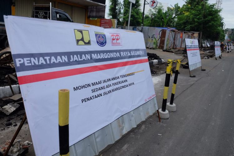 Pemerintah Kota Depok melalui Dinas Pekerjaan Umum dan Penataan Ruang (DPUPR) akhirnya melakukan penataan trotoar di Jalan Margonda Raya. 