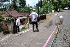 Tanah Bergerak di Blitar Sebabkan Jalan Amblas dan Dinding Rumah Warga Retak