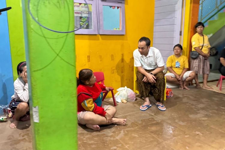 Wali Kota Respati Tinjau Banjir Solo, Lansia dan Disabilitas Jadi Prioritas Evakuasi