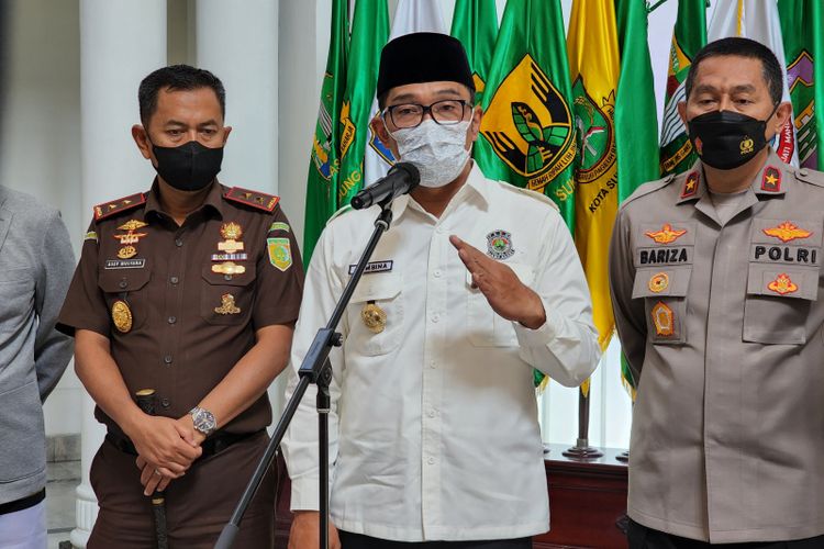 Gubernur Jawa Barat Ridwan Kamil saat menghadiri konferensi pers di Gedung Sate, Kota Bandung, Jawa Barat, Rabu (22/6/2022).