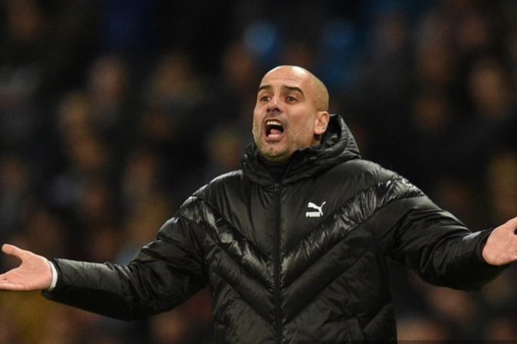 Manajer Spanyol Manchester City Pep Guardiola bereaksi selama pertandingan Grup C Liga Champions UEFA antara Manchester City dan Shakhtar Donetsk di Stadion Etihad