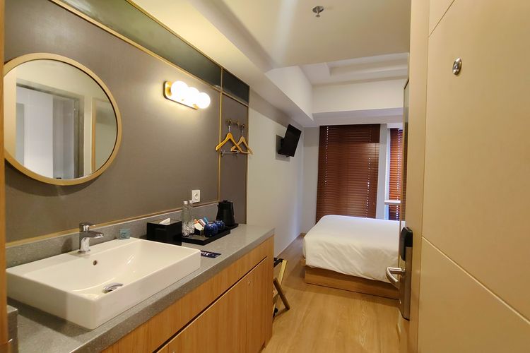 Potrait kamar di hotel Golden Tulip Essential PIK2 Jakarta, Tower 8, Tower Ishikawa, Tokyo Riverside Apartment PIK 2, Kamis (16/10/2025). 