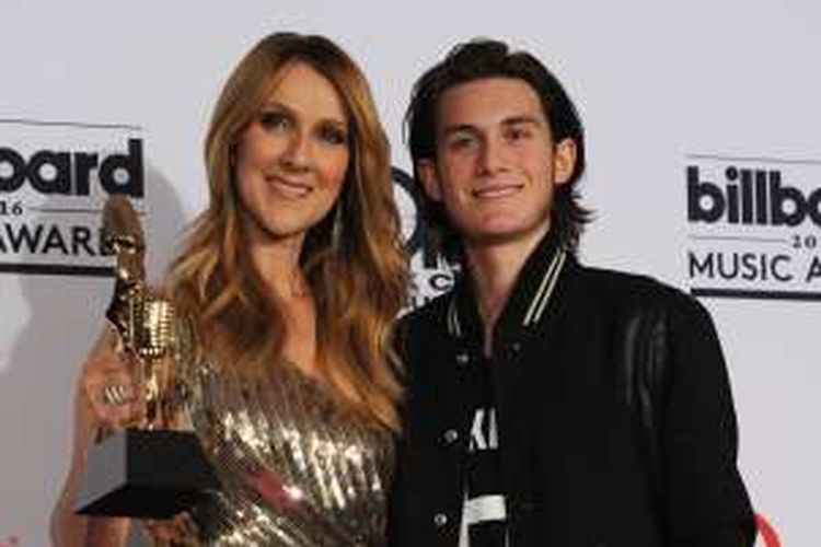 Celine Dion dan putranya, Rene Charles Angelil, hadir pada pergelaran Billboard Music Awards 2016 di T-Mobile Arena, Las Vegas, Nevada, AS, pada Minggu (22/5/2016) waktu setempat.