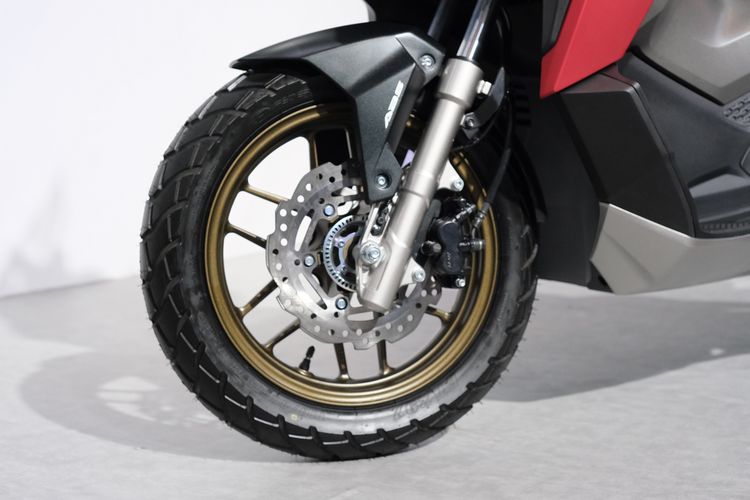 Honda ADV 160 motorcycle ABS rims and brakes