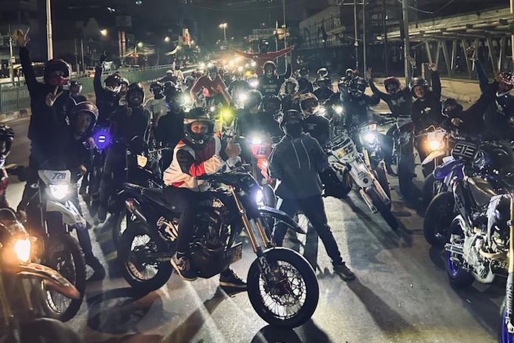 Komunitas supermoto menggelar kopi darat gabungan jelang bulan Ramadhan 2023