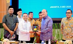 Jalan Overkapasitas, Gubernur Riau Usulkan Bangun Rel Kereta Batubara ke Menteri Investasi