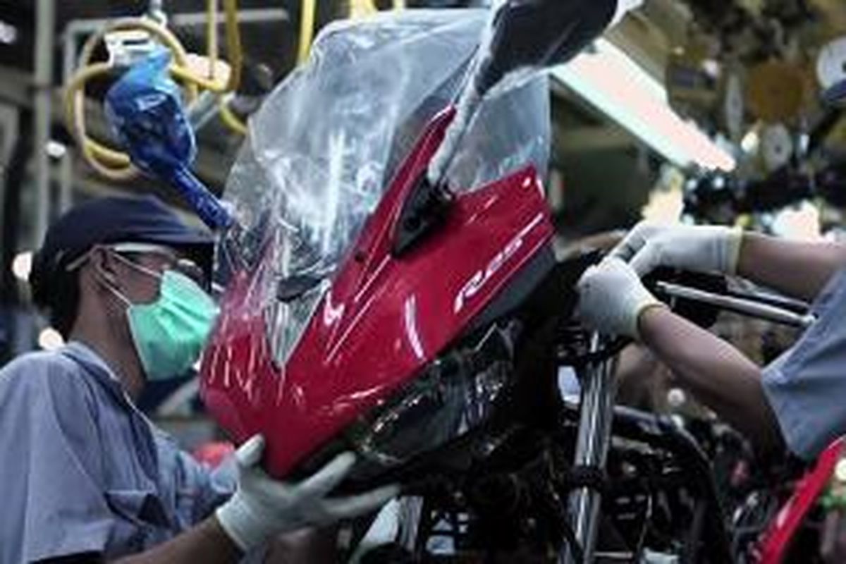 Yamaha R25 sedang dirakit di pabrik YIMM di Pulogadung.