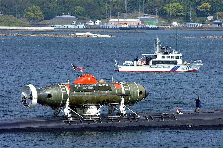 Wahana penyelamat kapal selam buatan Amerika Serikat (AS), Deep Submergence Rescue Vehicle (DSRV).