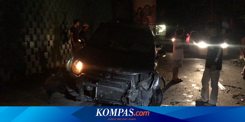 Pengemudi Diduga Mengantuk, Mobil Hantam Pagar dan Trotoar di Antasari - Vimarsana News