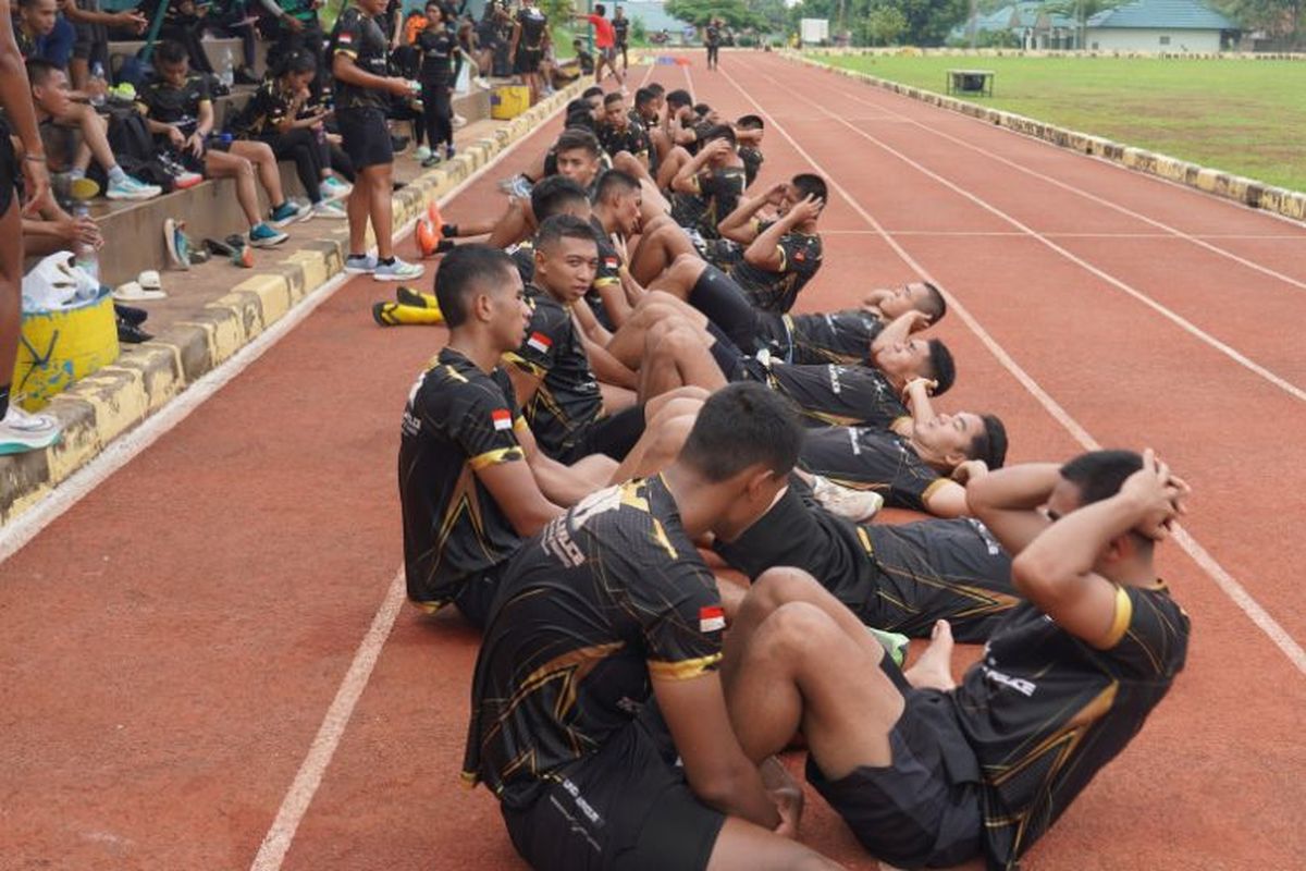 Tes jasmani calon peserta Polri. 