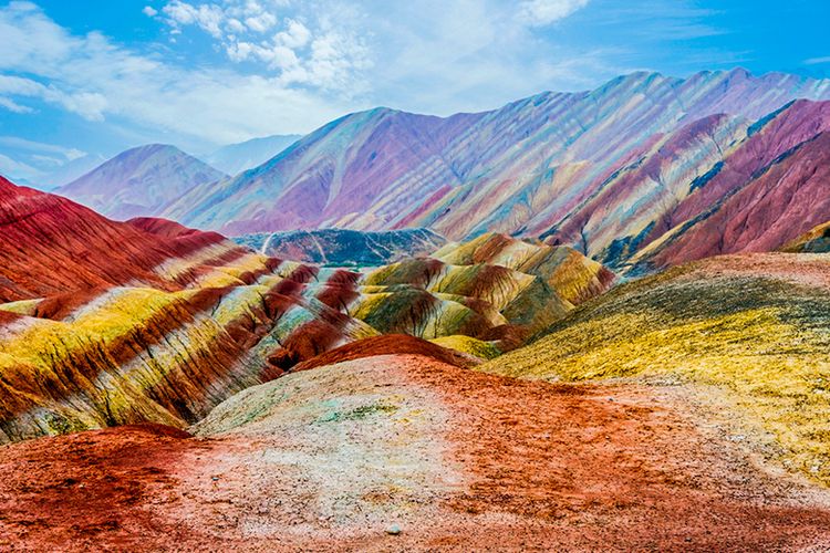 Perbukitan Pelangi di Taman Nasional Zhangye, China.