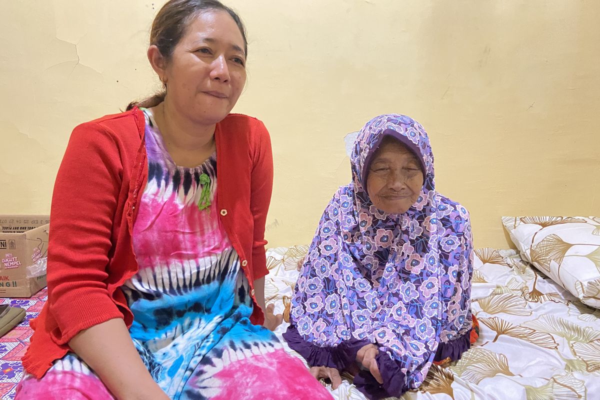 Nasikah dan anaknya Fitriya yang viral karena konten dugaan membuang orang tua ke Griya Lansia Malang, Senin (30/6/2025)