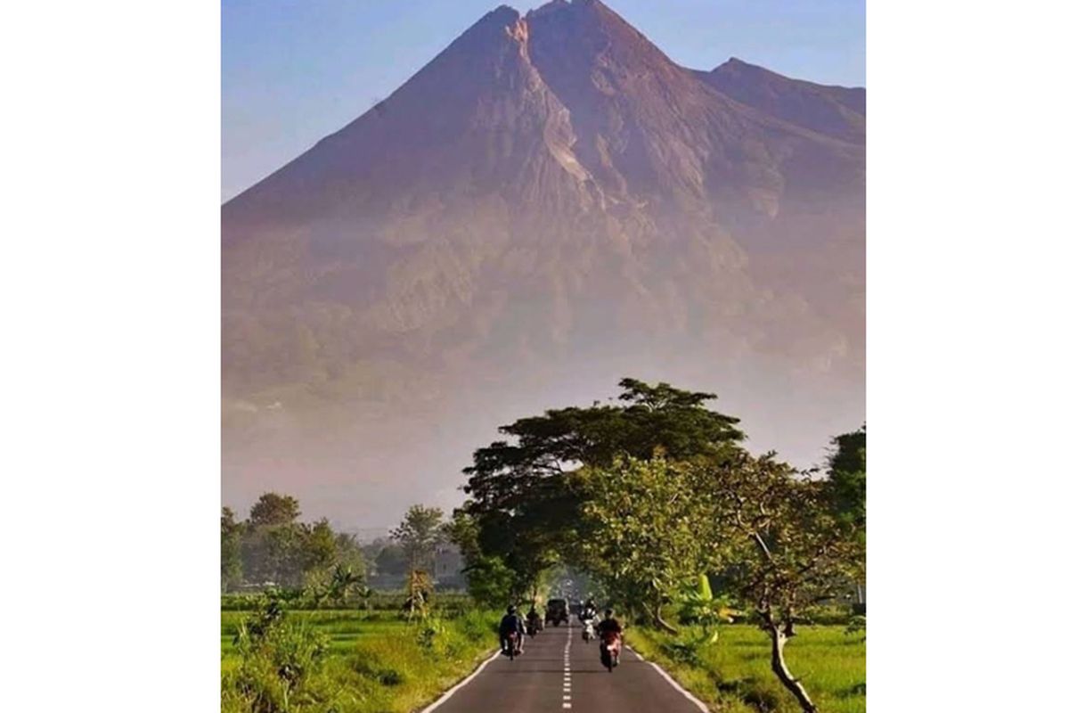 Jalan perbatasan Desa Tamanmartani dengan Kabupaten Klaten 