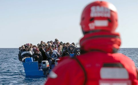 UK Presses France to Control Migrant Crossings via English Channel