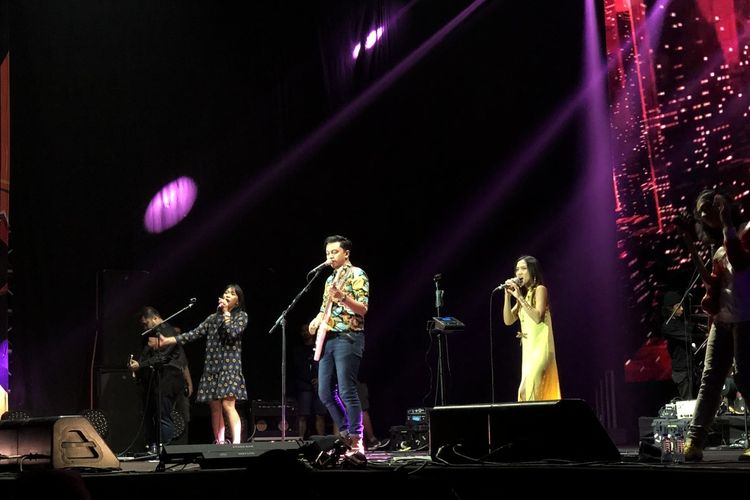 Penampilan Barasuara di Festival Tamagochill yang digelar di Tennis Indoor Senayan, Jakarta Pusat, Kamis (21/11/2019). 