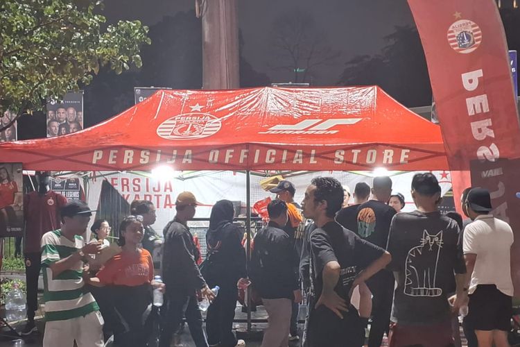 Antusiasme Jakmania di Official Store Saat Laga Persija Vs Persebaya