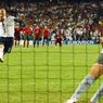 Apakah Kiper Boleh Menangkap Bola Tanpa Sarung Tangan?
