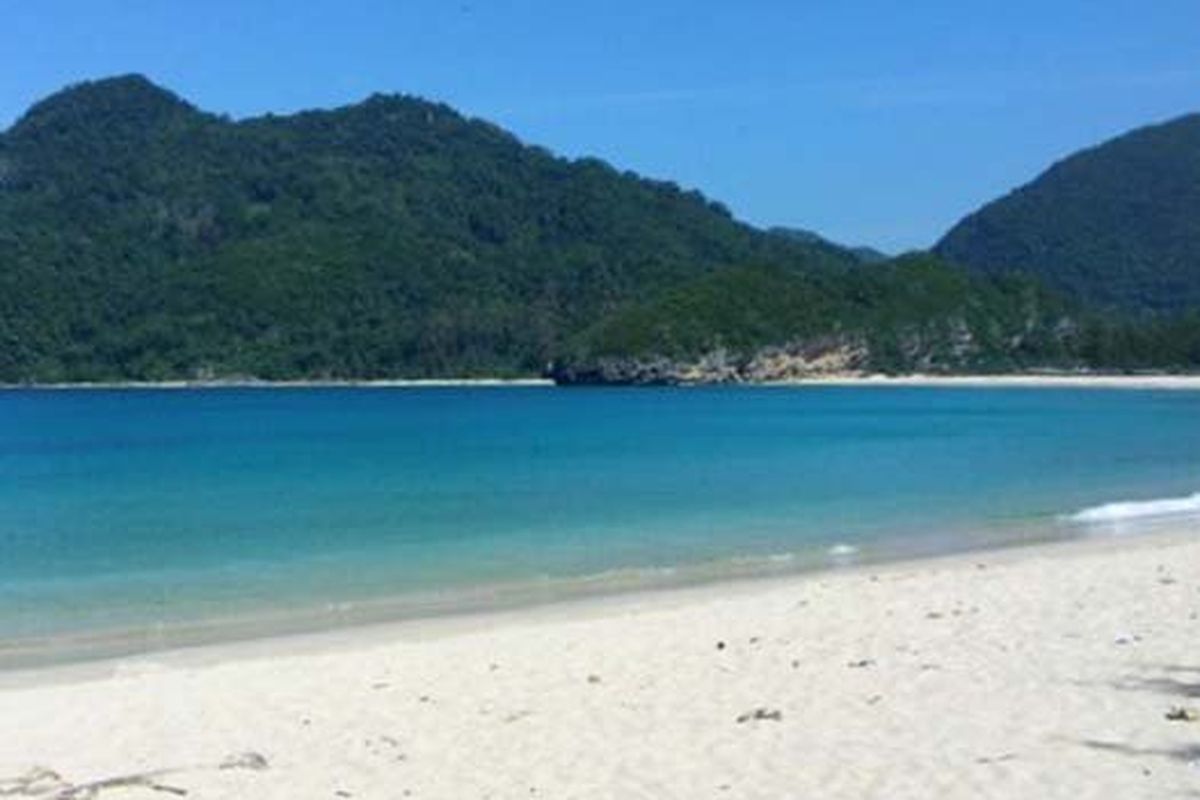 Pantai Tebing Lampuuk di Kecamatan Lhoknga, Kabupaten Aceh Besar, Provinsi Aceh.