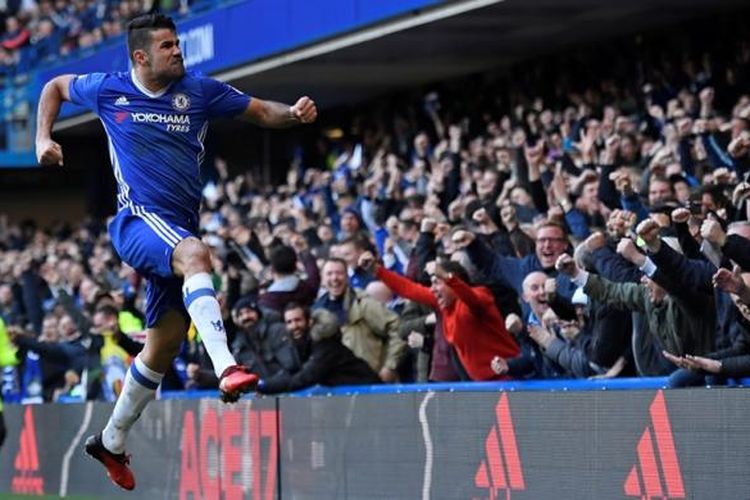 Diego Costa merayakan gol Chelsea ke gawang West Bromwich Albion pada partai lanjutan Premier League di Stadion Stamford Bridge, Minggu (12/11/2016).