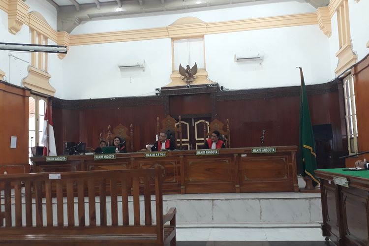Hakim Tolak Gugatan Intervensi Walhi dalam Perkara KLH vs Toba Pulp Lestari