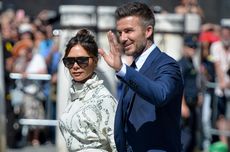 Cuek, Victoria Beckham Dobrak Aturan Busana di Pernikahan Sergio Ramos