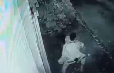Polisi Buru Pasangan Remaja yang Video Mesumnya di Atas Motor ...