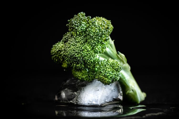 Teknik blanching, merebus dan mendinginkan sayuran di air es, bisa mereduksi rasa pahit dari sayuran.