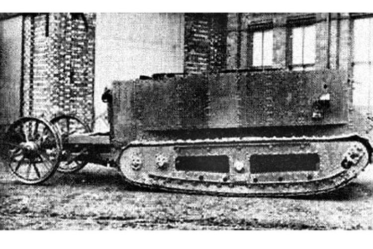 Little Willie Tank prototipe pertama menunjukkan roda kemudi belakangnya