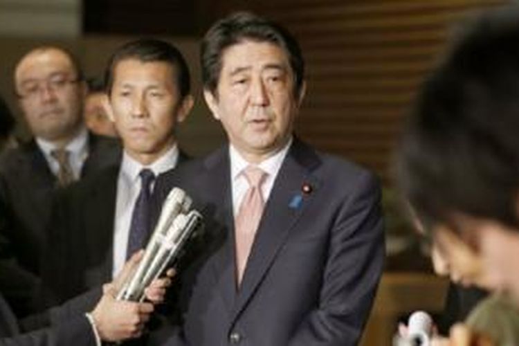 PM Jepang Shinzo Abe memberikan penjelasan mengenai upaya pembebasan 2 warga Jepang kepada media di Tokyo, Rabu (21/1/2015).