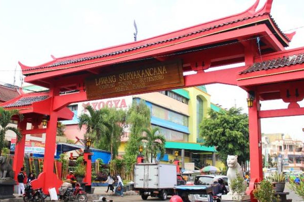 Jalan sepajang lebih kurang satu kilometer tersebut merupakan kawasan Pecinan Bogor. 