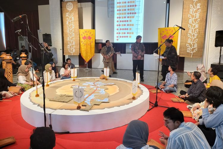 Kemendikbudritek melalui Ditjen Kebudayaan bersama dengan Bappenas menggelar Musrenbang (Musyawarah Perencanaan Pembangunan) tentang pemajuan kebudayaan Tanah Air (20-29/10/2023).