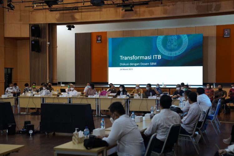 Pimpinan Institut Teknologi Bandung (ITB) mengadakan pertemuan dengan perwakilan dosen dan purnabakti Sekolah Bisnis dan Manajemen (SBM) ITB pada Senin (14/3/2022).