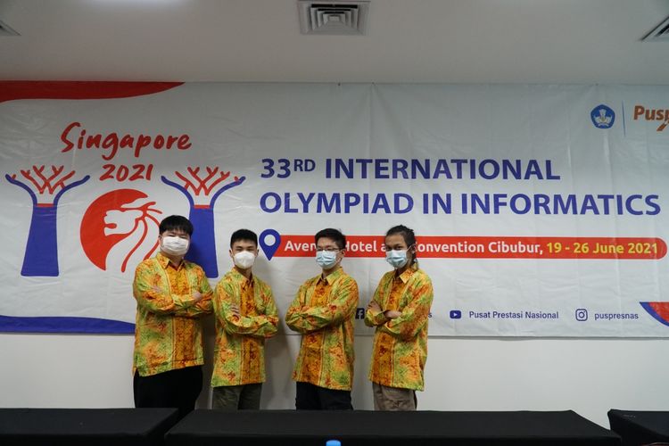 Empat siswa dipastikan menjadi wakil Indonesia di ajang olimpiade informatika internasional atau IOI International Olympiad in Informatics (IOI) ke-33 secara dalam jaringan (daring).