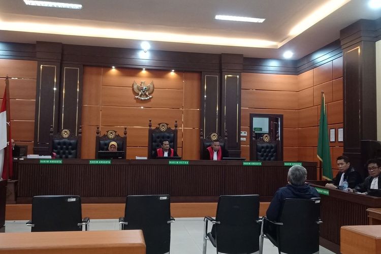 Ahli hukum pidana Universitas Borobudur Jakarta, Youngky Fernando memberikan keterangan dalam sidang di PN Tipikor Padang, Jumat (28/7/2023)