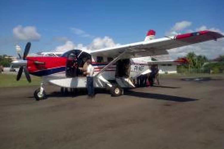 Untuk mendistribusikan logistic pemilu ke wilayah perbatasan Kecamatan Krayan Induk dan Krayan Selatan, KPU Nunukan mencarter 2 pesawat Mission Aviation Fellowship MAF. 
