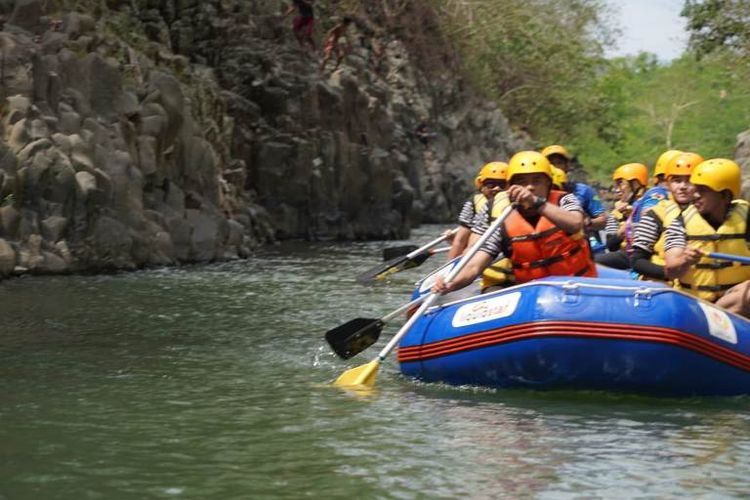 Jelajah Sungai Leuwi Daleum, wisata baru di Garut