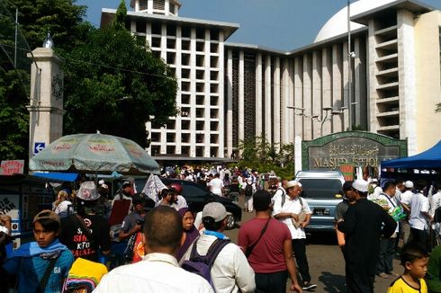 Sambil Nyanyikan Indonesia Raya, Massa Aksi 55 Padati Masjid Istiqlal