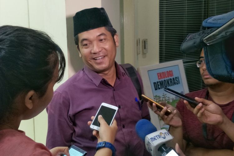 Direktur Eksekutif Lingkar Madani (LIMA) Ray Rangkuti saat ditemui kantor PARA Syndicate, Jakarta Selatan, Jumat (17/11/2017).