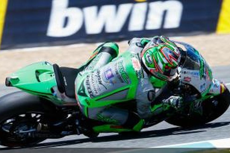 Pebalap Aspar asal Amerika Serikat, Nicky Hayden, memacu motornya di Sirkuit Jerez pada sesi uji coba, Senin (12/5/2014).