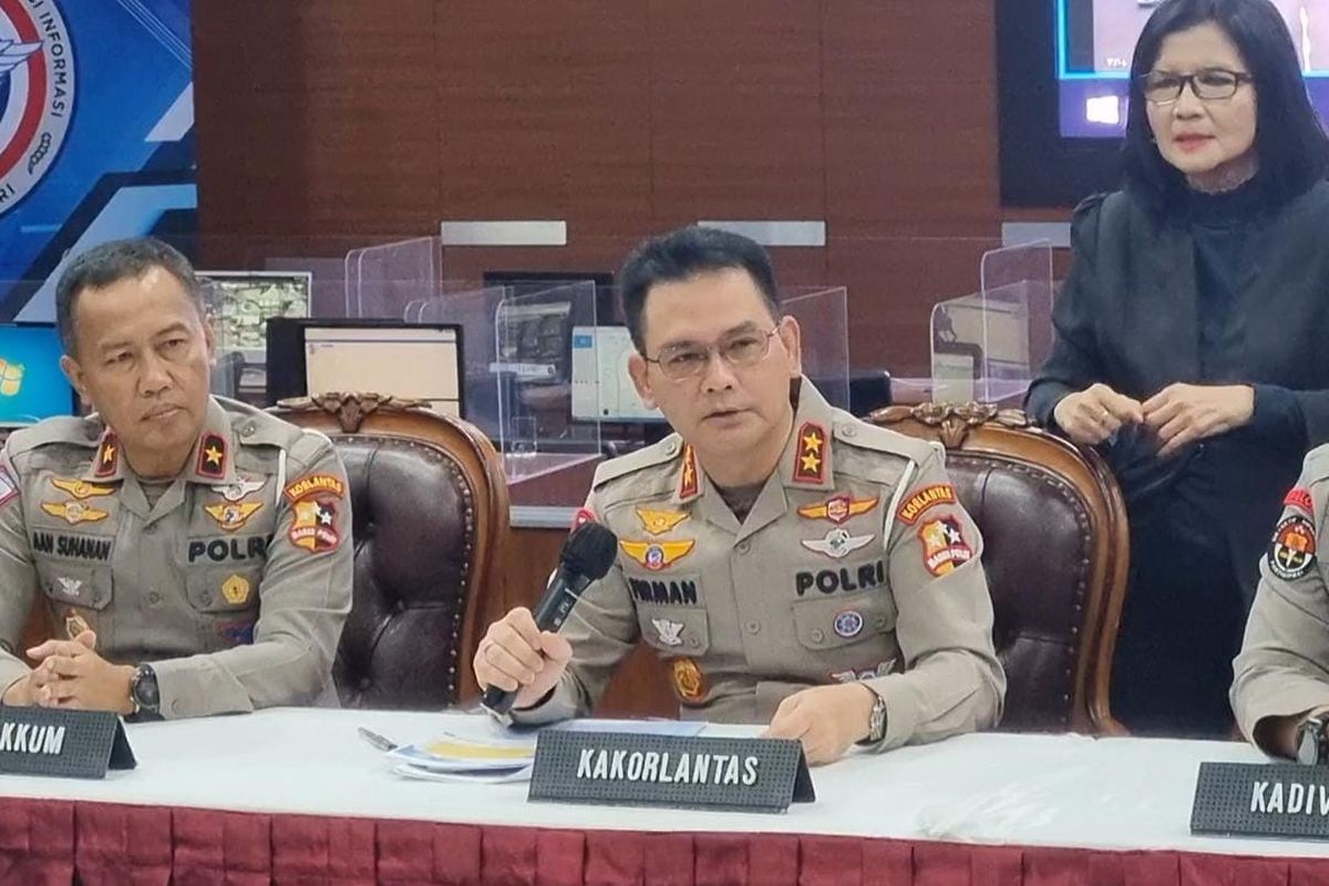 Kepala Korps Lalu Lintas (Kakorlantas) Polri Irjen Pol Firman Shantyabudi di Gedung NTMC, Jakarta, Selasa (3/1/2023).